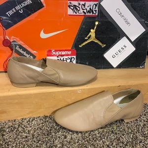 American Ballet Theatre for Spotlights Womens Ballet Shoe American Ballet Theatre for Spotlights Womens Ballet Shoe